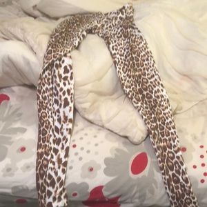 Ankle length cheetah leggings